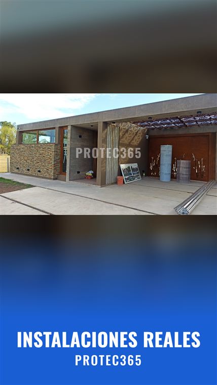 Cámaras y luces instaladas en una casa — PROTEC365
